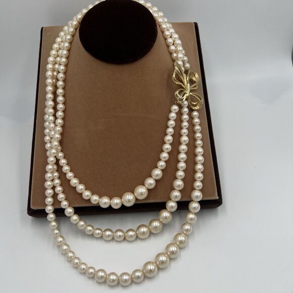 Vintage RICHELIEU Faux Pearl Triple Strand Necklace Butterfly Clasp Gold Tone - Picture 1 of 6